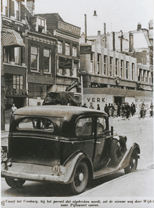 863616 Gezicht op de sloop van de panden Vredenburg 17 (kledingzaak C&A) - lager te Utrecht. Er zal een nieuw pand van ...